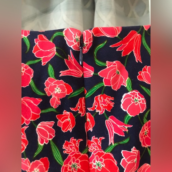 Lands’ End size 4 women’s navy blue dress, red tulips and flowers, pockets! NWOT - Picture 12 of 14